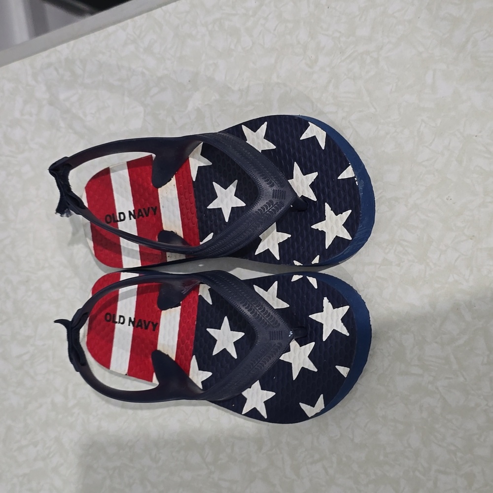 Old navy flip flops American Flag print Size 7